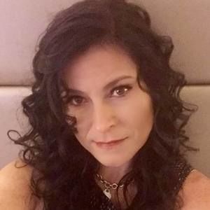 Meet your Posher, Lora-lee